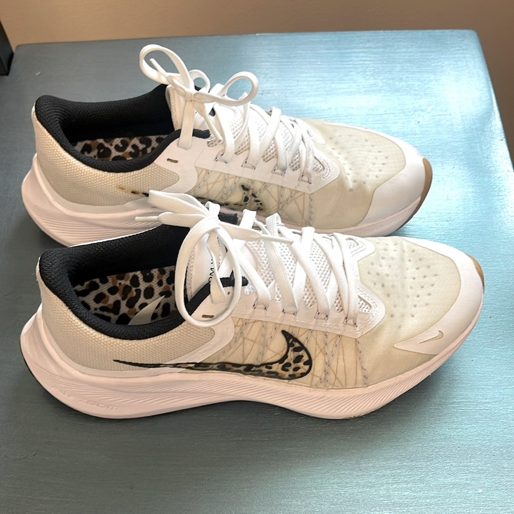 Like new women’s Nike, Zoom Winflow leopard print shoe size 8